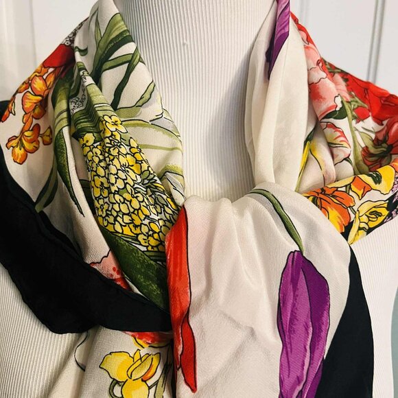 🌺 Vintage 100% Silk Floral Scarf — Italian Botanical Elegance (85 × 85 cm) - Picture 8 of 8